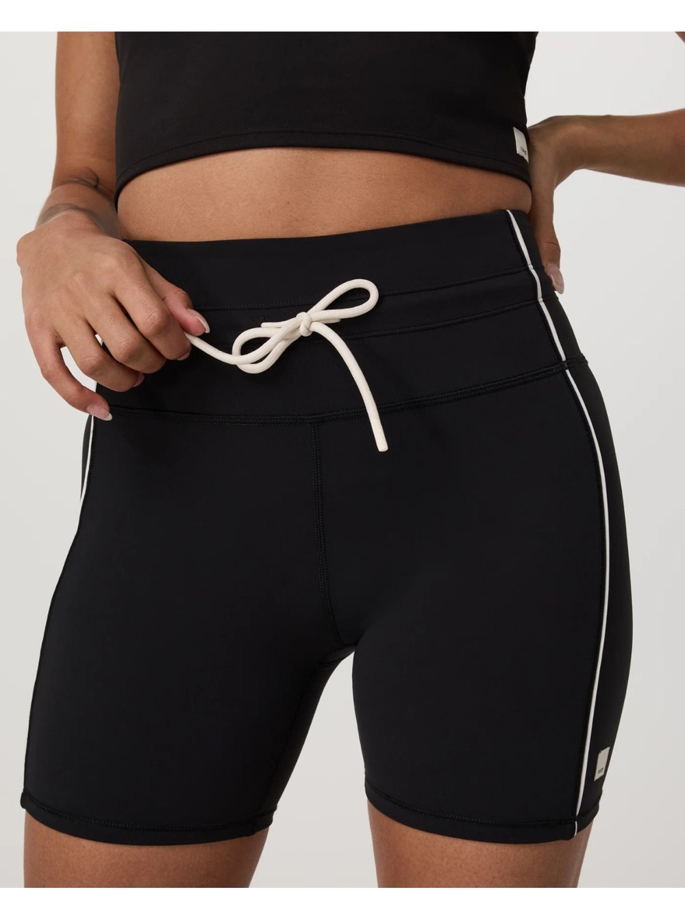 Vuori Daily piped Black High-Waist Bike Shorts with White detail